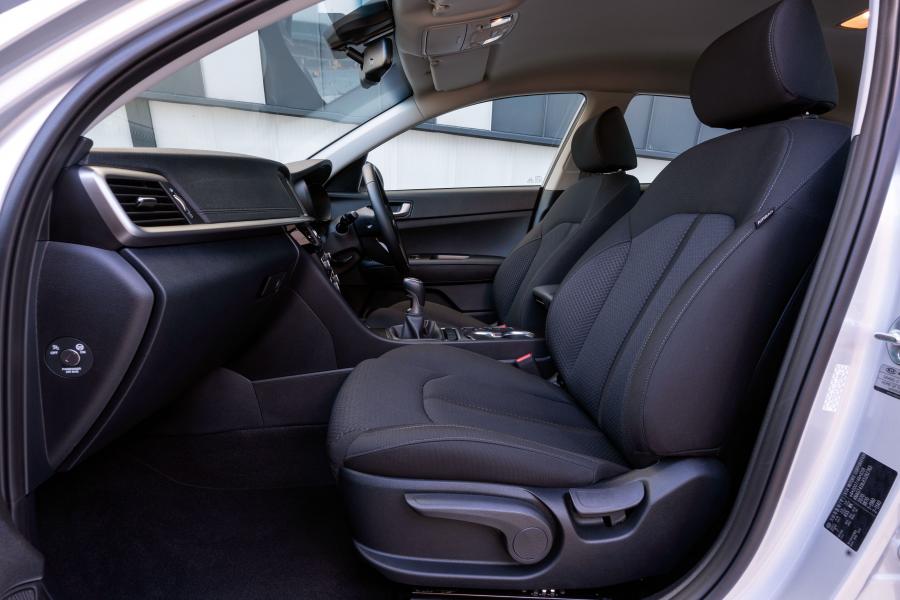 Интерьер Kia Optima (JF) 2018 года  (UK) (фото 15 из 27)